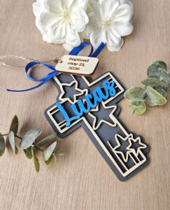 darilo za krst – lesen križ z motivom in imenom